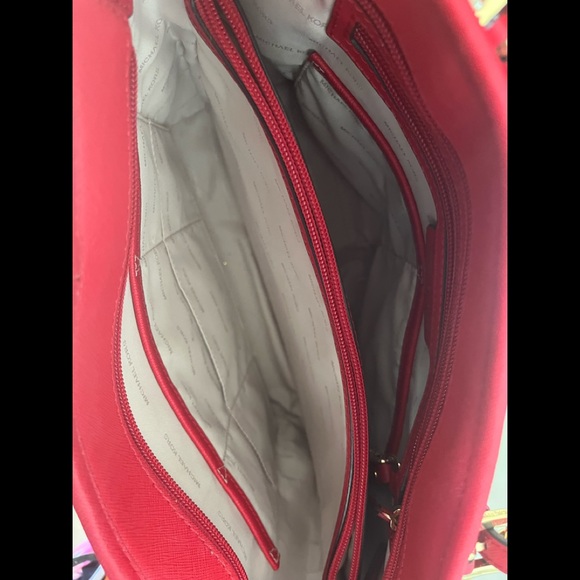 Michael Kors Tote (Red) w/Gold Hardware. - Picture 4 of 10
